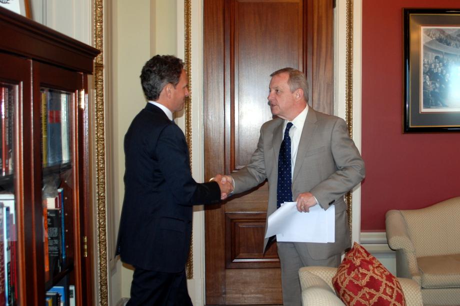 Durbin met with U.S. Secretary of the Treasury Timothy Geithner to discuss economic issues.